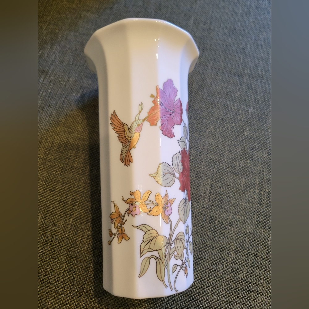 Vintage Japan Vase White Hummingbird Hibiscus 8" tall Floral